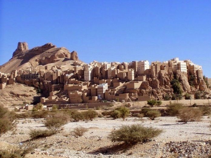 Yamandagi Loy g’ishtlardan qurilgan osmono’par binoli qadimiy shaharlar
