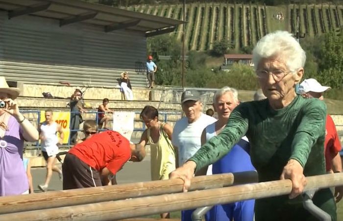 91-yoshlik Germaniyalik gimnastikachi ayol