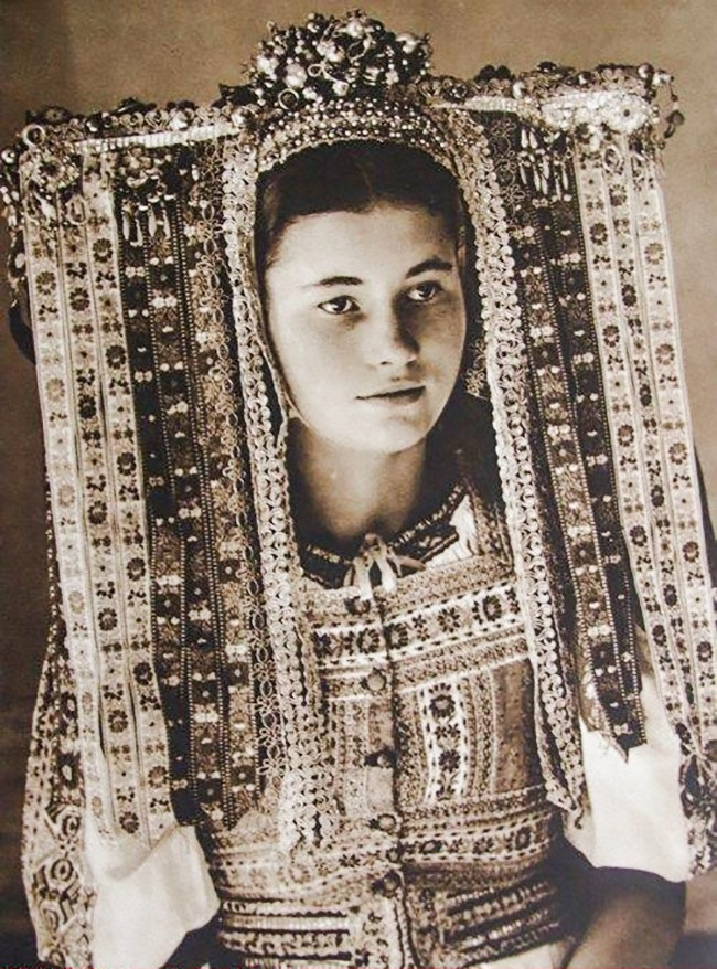 Zamonaviy moda olamiga soya solishi mumkin bo‘lgan XІX asr liboslari